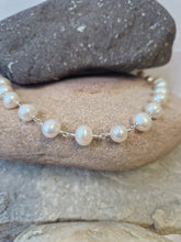 Load image into Gallery viewer, White pearl necklace
