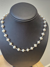 Load image into Gallery viewer, White pearl necklace
