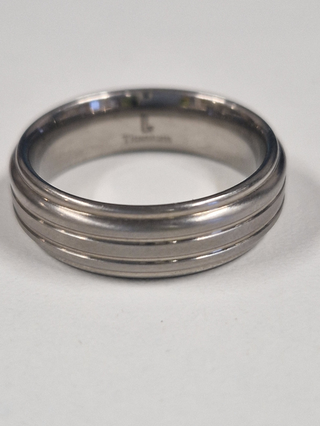 Titanium ring size U