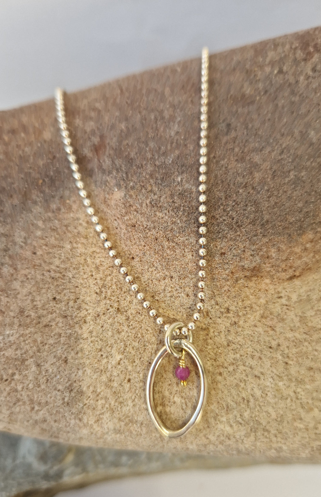 Elipse single pendant with bead