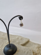 Load image into Gallery viewer, Dailbeag Small drop Earrings
