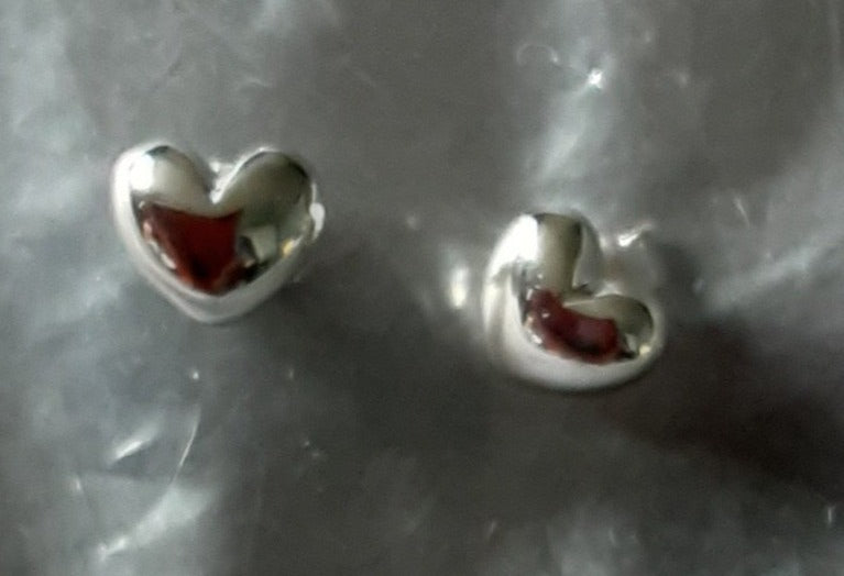 Juicy Heart small stud earrings